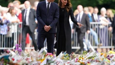 Фото - Принц Уильям и Кейт Миддлтон почтили память Елизаветы II в Сандрингеме