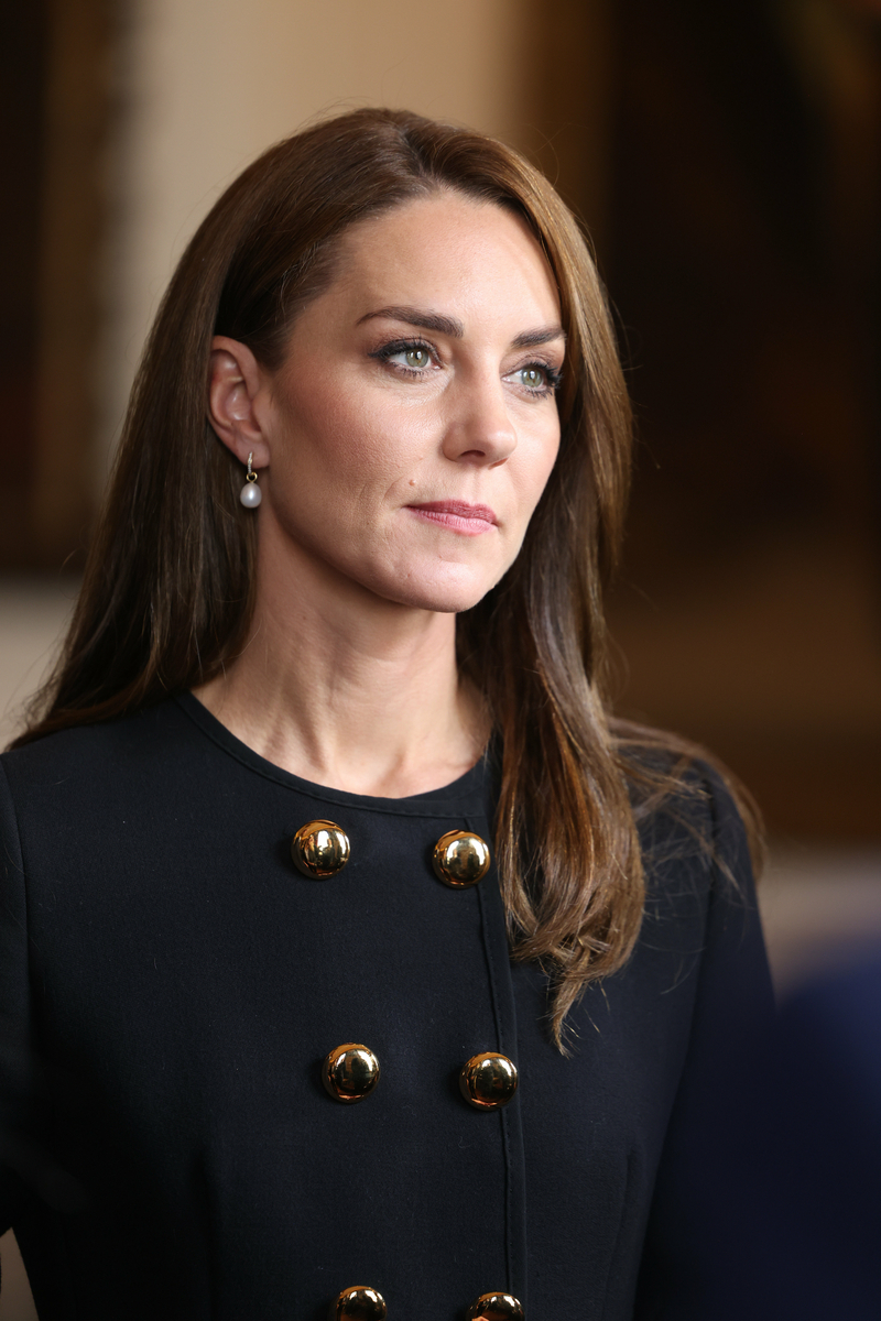 Кейт Миддлтон появилась на публике в пальто со смыслом впервые после похорон Елизаветы II
